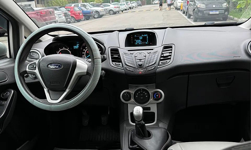 Ford Fiesta Se 1.6 1...