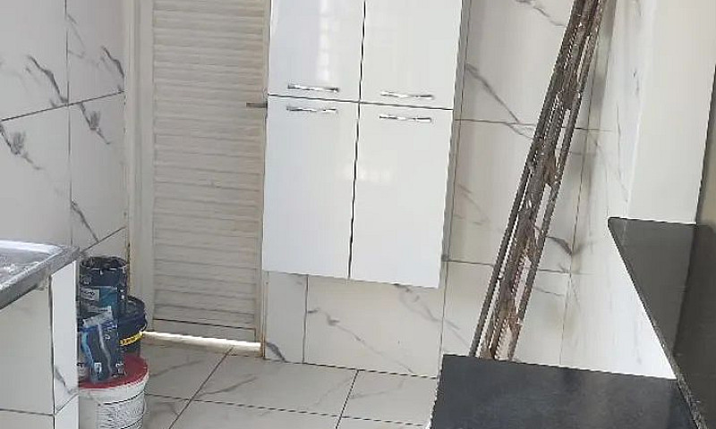 Casa Com Armários E ...