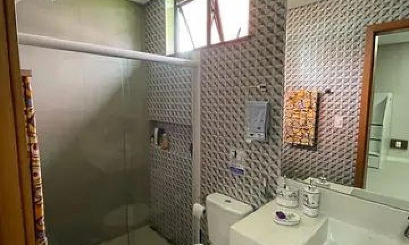 < Linda Casa Maikai...