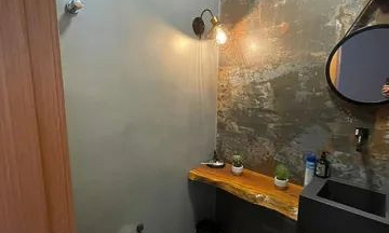 < Linda Casa Maikai...