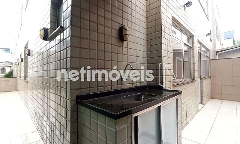 Apartamento Com Três...