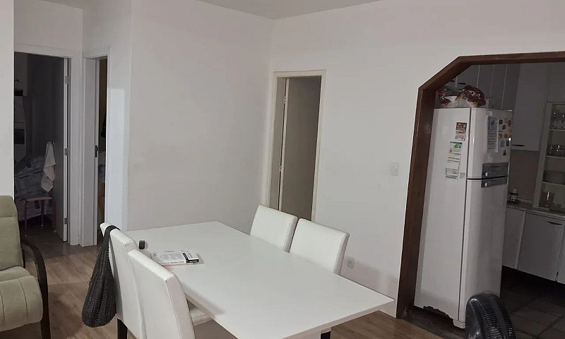 Vende-Se Casa Com Pi...