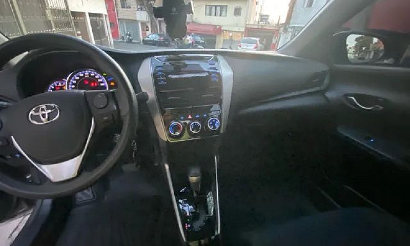 Toyota Yaris Xl Sedã...