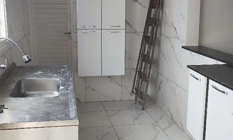 Casa Com Armários E ...
