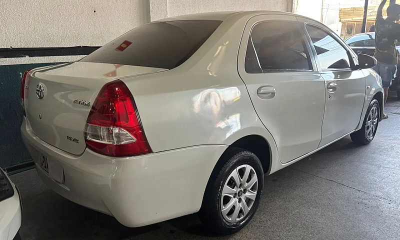 Toyota Etios Xs Seda...