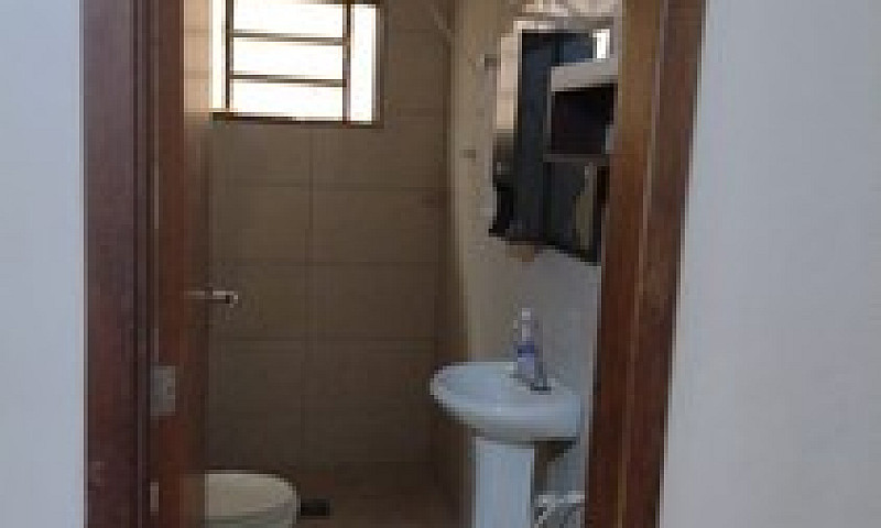 Alugo Casa Com 2 Qua...