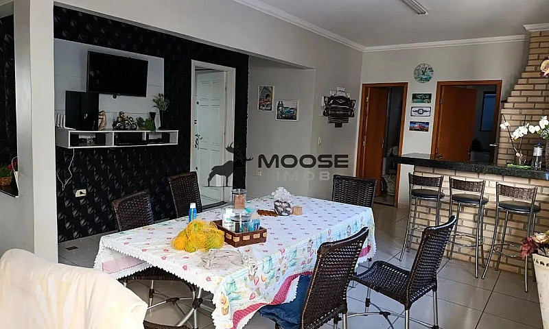 Casa Com Piscina Á V...