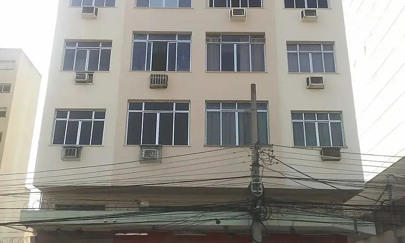 Em Frente A Praça Da...