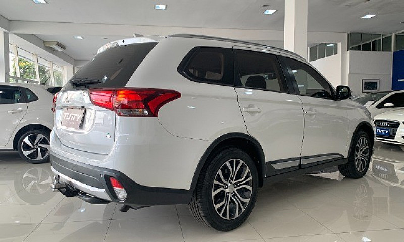 Outlander 2018 Comfo...