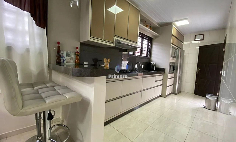 Casa Com 3 Quartos 2...