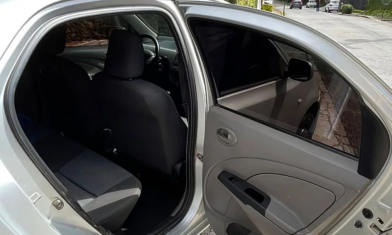 Toyota Etios Xs Seda...