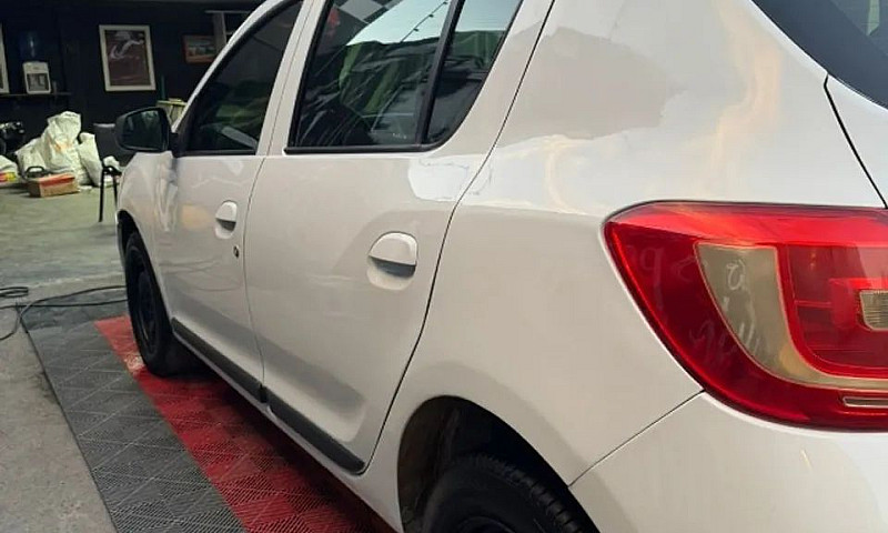 Renault Sandero Auth...