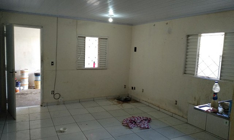 Alugo Casa 2 Quartos...