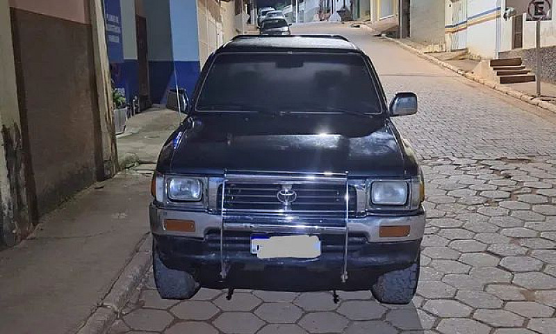 Vendo Toyota Hilux 4...