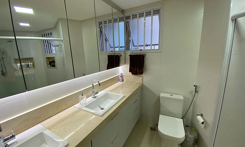 Apartamento De 242 M...
