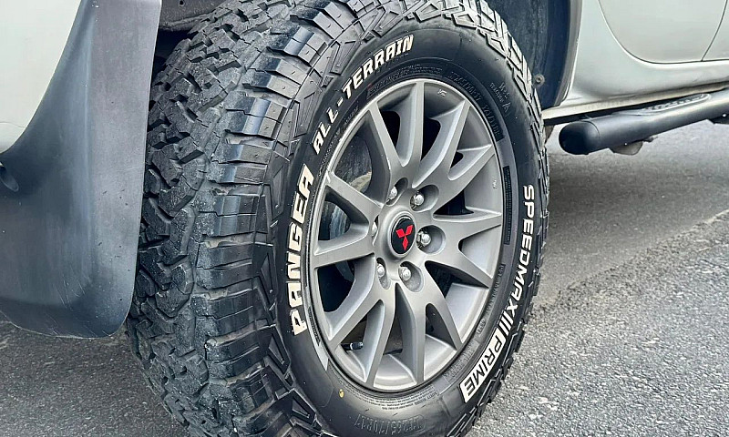 Mitsubishi L200 Trit...