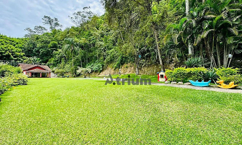 Casa Com 5 Dormitóri...