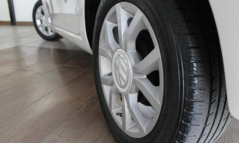 Volkswagen Up High I...