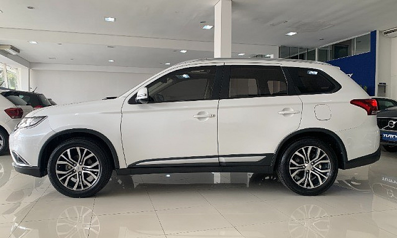 Outlander 2018 Comfo...
