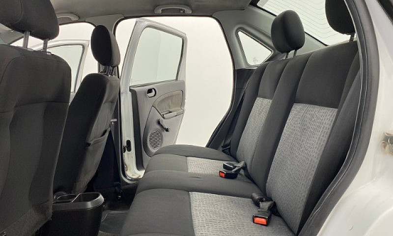 Fiesta Sedan 1.6 201...