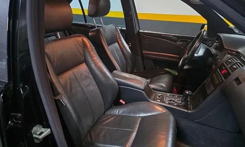 Mercedes-Benz E-320 ...