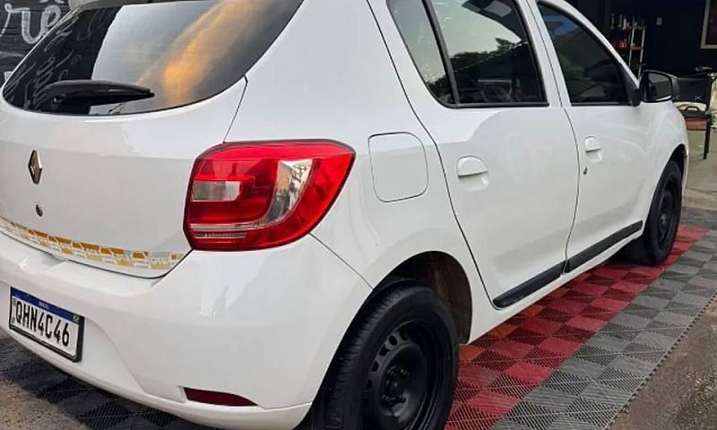 Renault Sandero Auth...