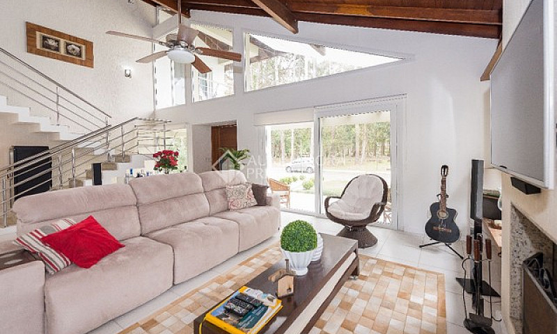 Casa À Venda Com 4 D...