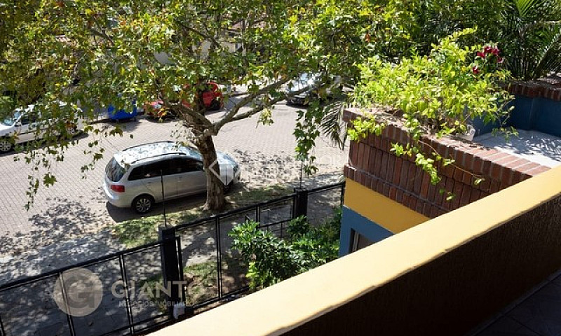 Casa De Condomínio P...