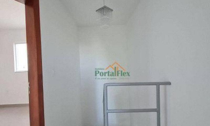 Casa Com 2 Dormitóri...