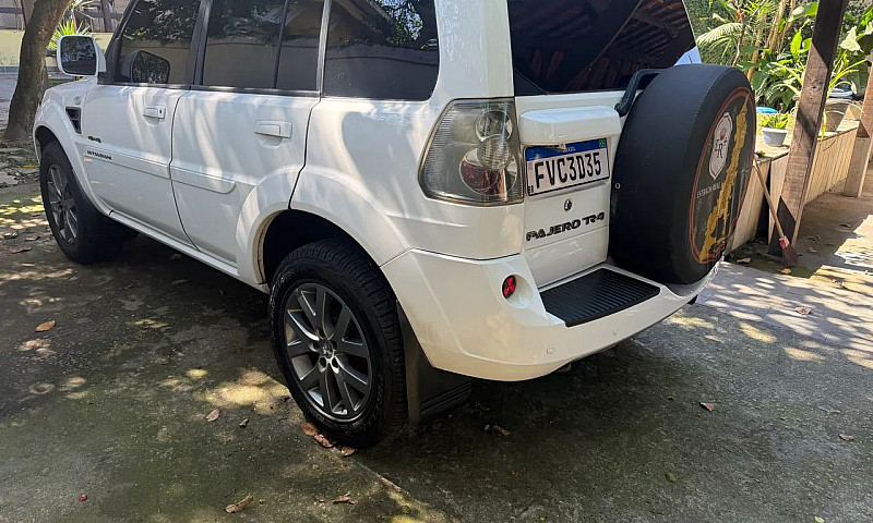Mitsubishi Pajero Tr...