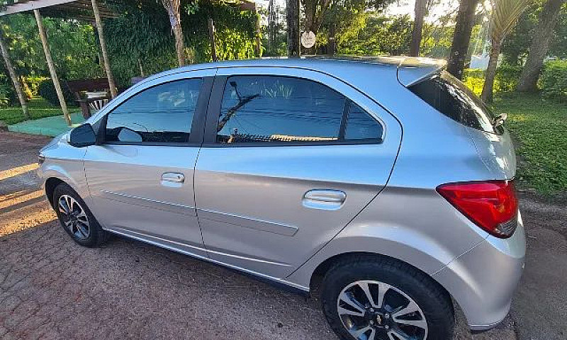 Chevrolet Onix Hatch...