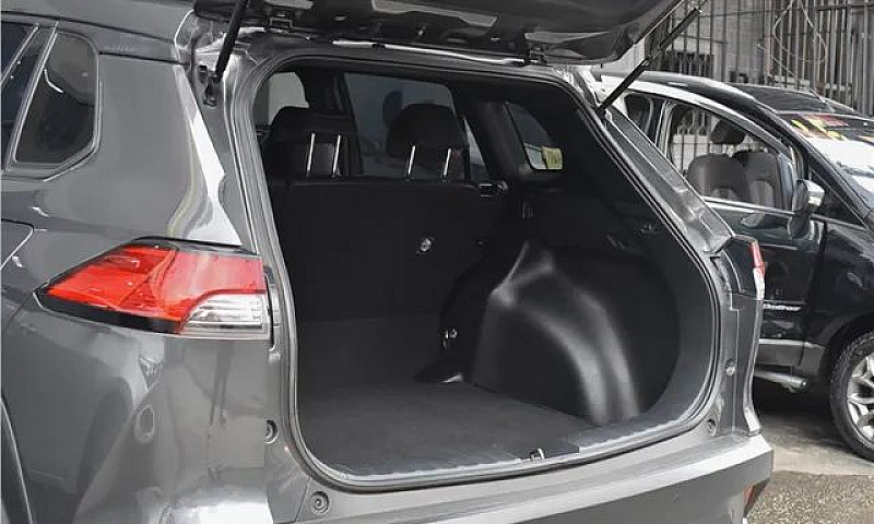 Toyota Corolla Cross...