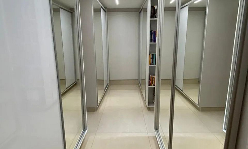 Apartamento De 242 M...