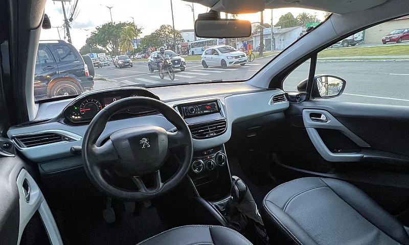 Peugeot 208 Active/A...