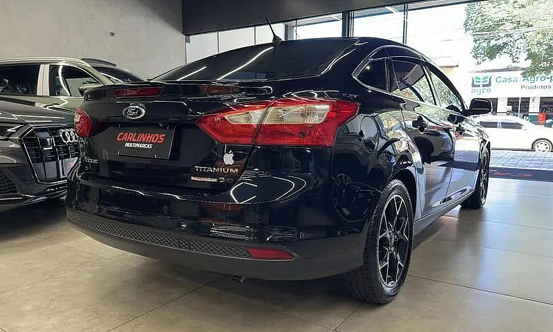Ford Focus Sedan 2.0...