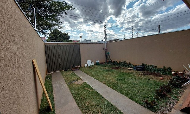 Casa Com 3 Dormitóri...