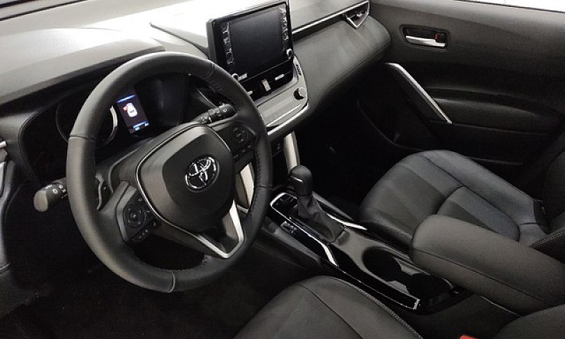 Toyota Corolla Cross...