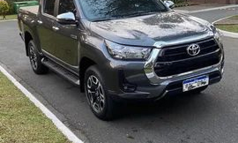 Toyota Hilux Srv 2.8...