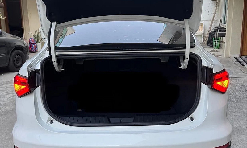 Fiat Cronos 1.8 Auto...