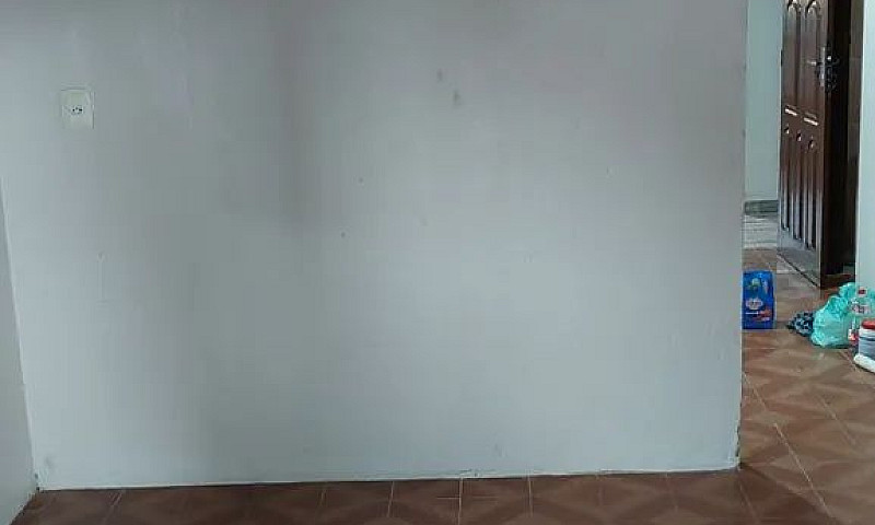 Aluga-Se Uma Casa...