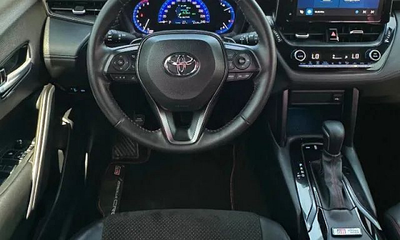 Toyota Corolla Cross...