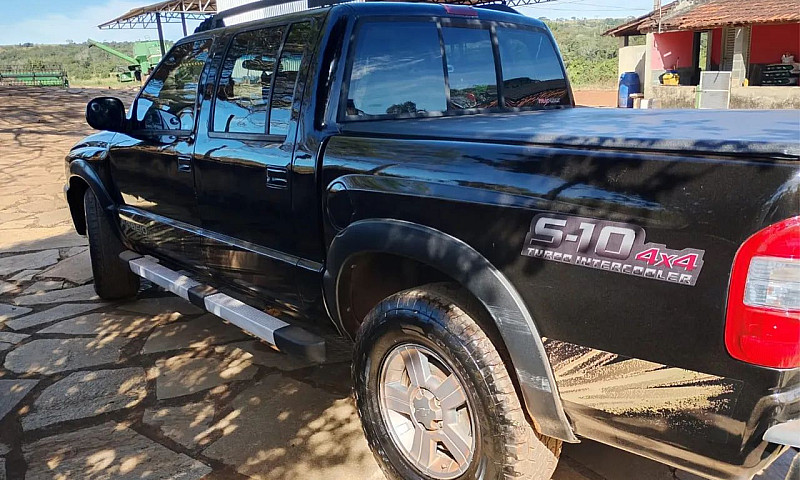 Chevrolet S10 Pick-U...