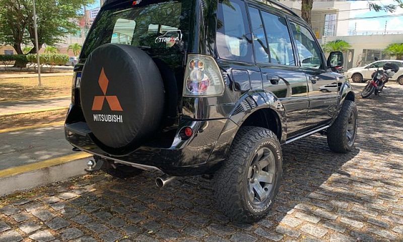 Mitsubishi Pajero Tr...