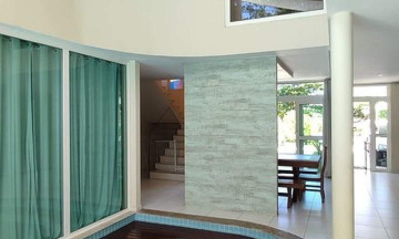 Imponente Casa Condo...