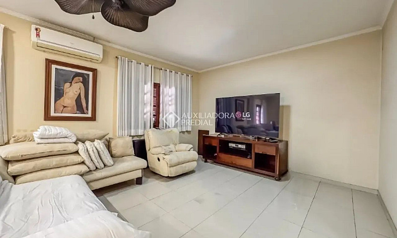 Casa À Venda Com 231...