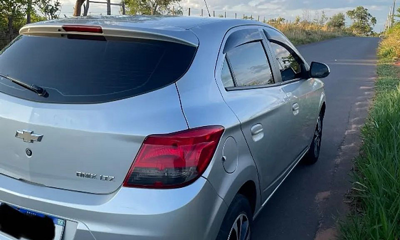 Chevrolet Onix Hatch...