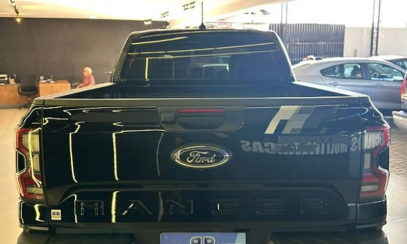 Ford Ranger Raptor 3...