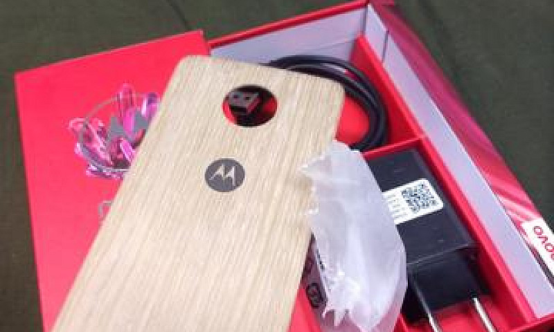 Moto Z2 Play...