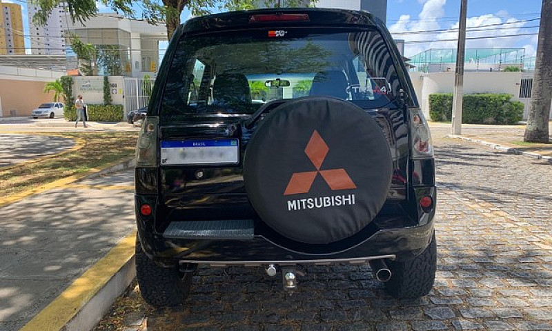 Mitsubishi Pajero Tr...