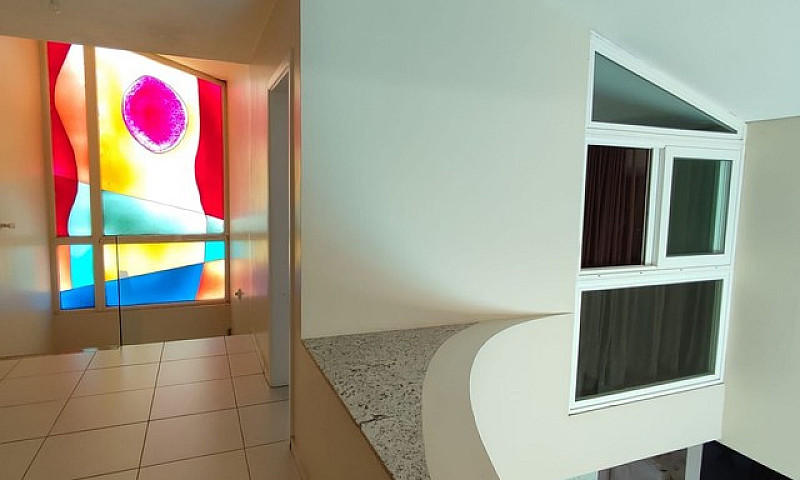 Imponente Casa Condo...